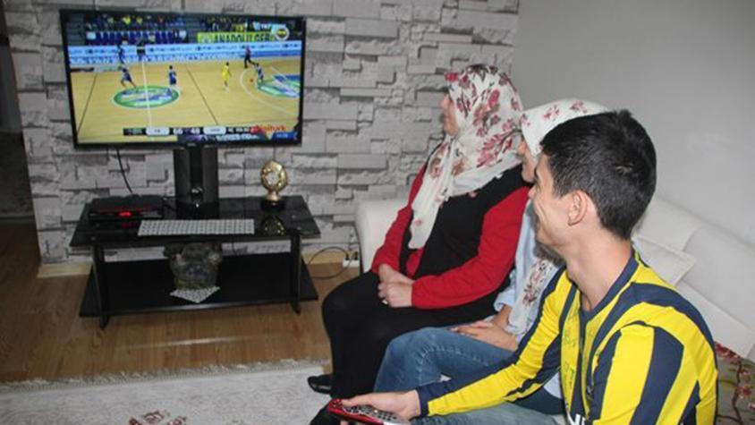Fenerbahçe-Beşiktaş derbisinde televizyonunu kıran taraftardan Josef’e teşekkür