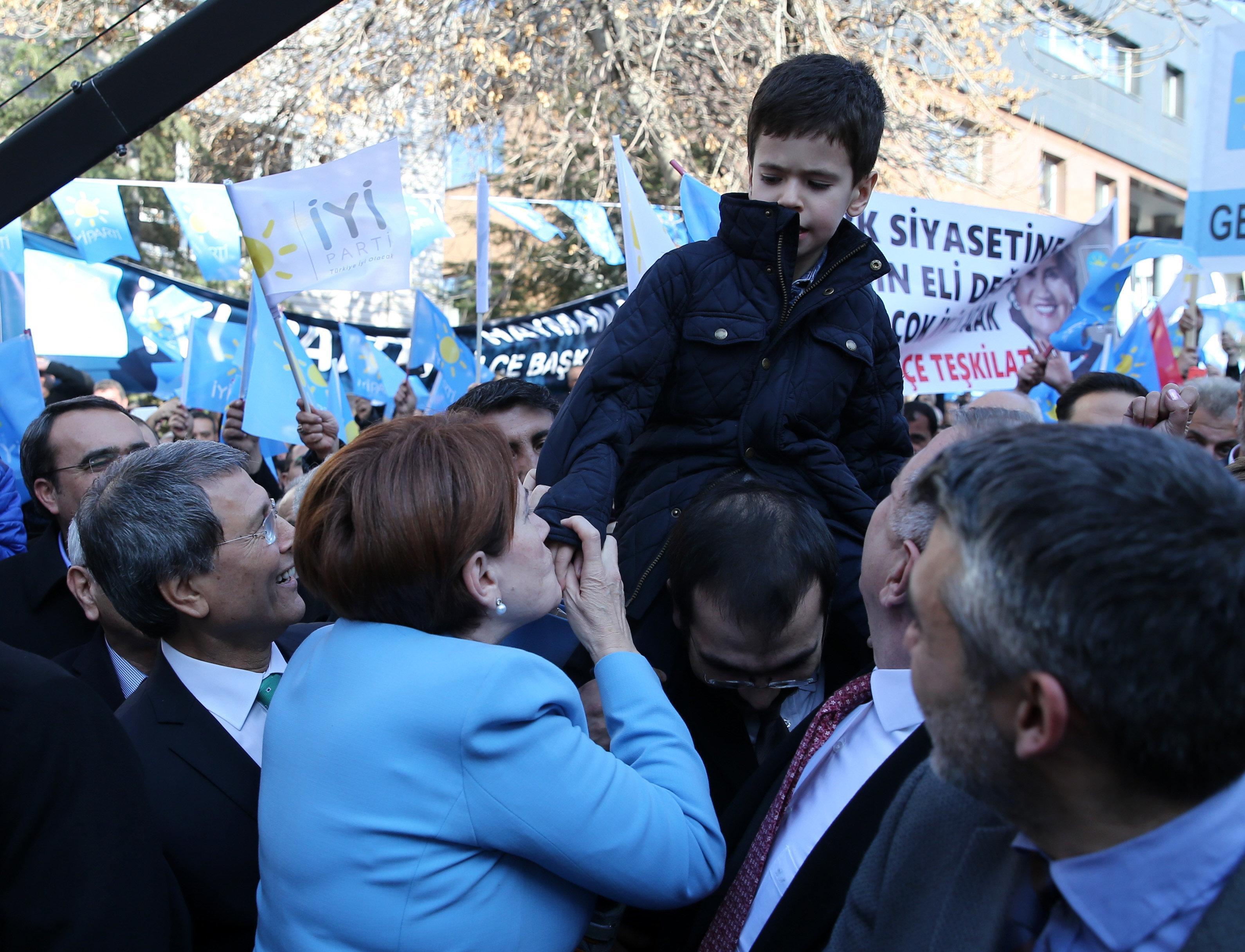 Meral Akşener: AK Partili 50 belediye başkanı istifa ettirilecek