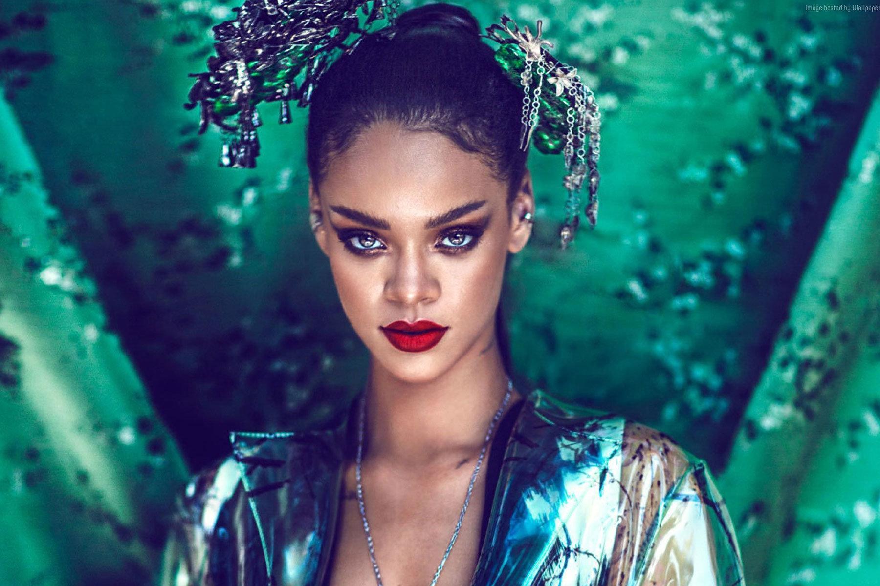 Bülent Ersoy, Rihannanın reklamını yaptı