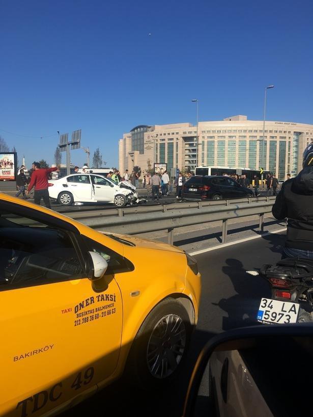 İstanbulda trafiği felç eden kaza: 2 yaralı var