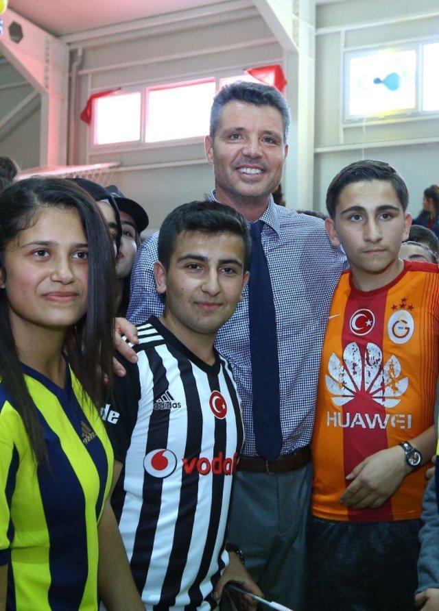 Saadettin Saran 17. spor okulunu Kırıkkalede açtı