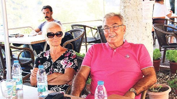 Eski CHP Genel Başkanı Deniz Baykalın eşi Olcay Baykal apar topar hastaneye koştu