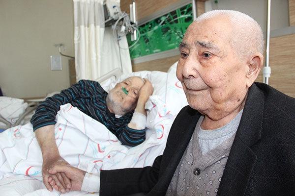 En güzel tesadüf Asker arkadaşları 72 yıl sonra hastane odasında buluştu