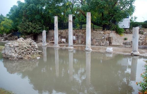 Manavgatta tarihi tapınak sular altında kaldı