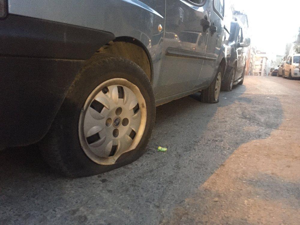 İstanbul Beyoğlu’nda 20 aracın lastiğini patlattılar