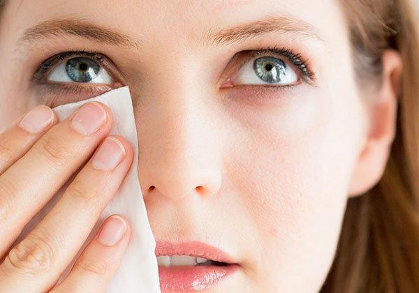 Göz kapaklarınızı silerken dikkat Enfeksiyon gelişebilir