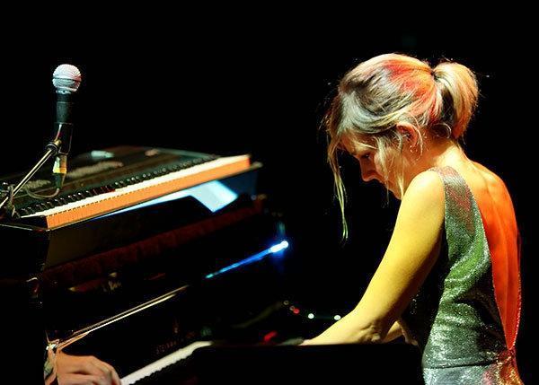 İspanyol piyanist Ariadna Castellanos büyüledi