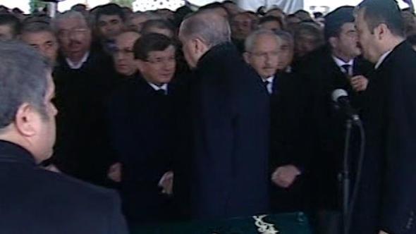 Mesut Yılmazın oğlu Yavuz Yılmazın cenazesinde soğuk rüzgarlar