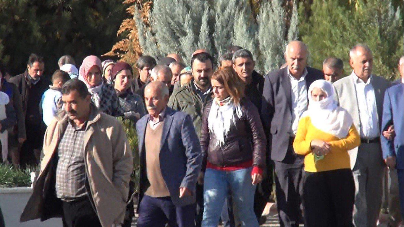 HDPli vekil Ayşe Acar Başaran PKK’lı teröristin cenazesine katıldı