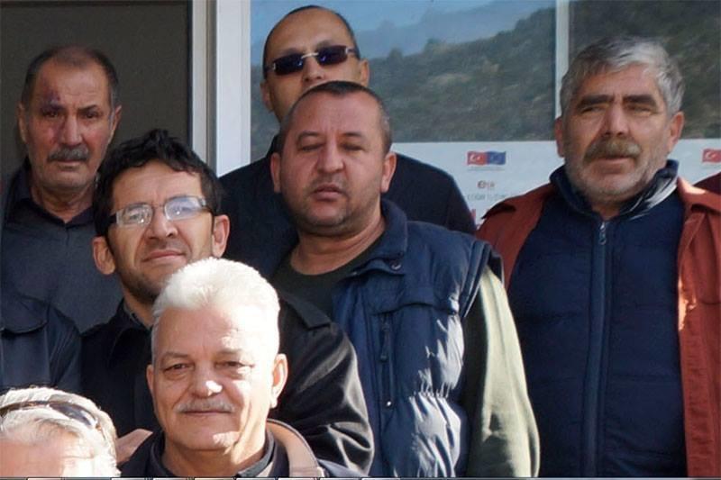 Antalyada MHPde 60 kişi gözyaşlarıyla istifa etti