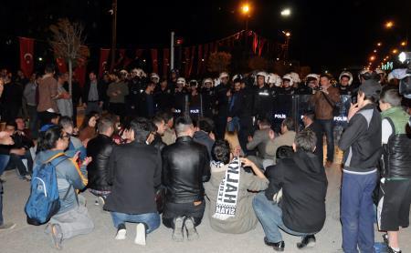 CHPnin TIRı polis zoru ile kaldırıldı