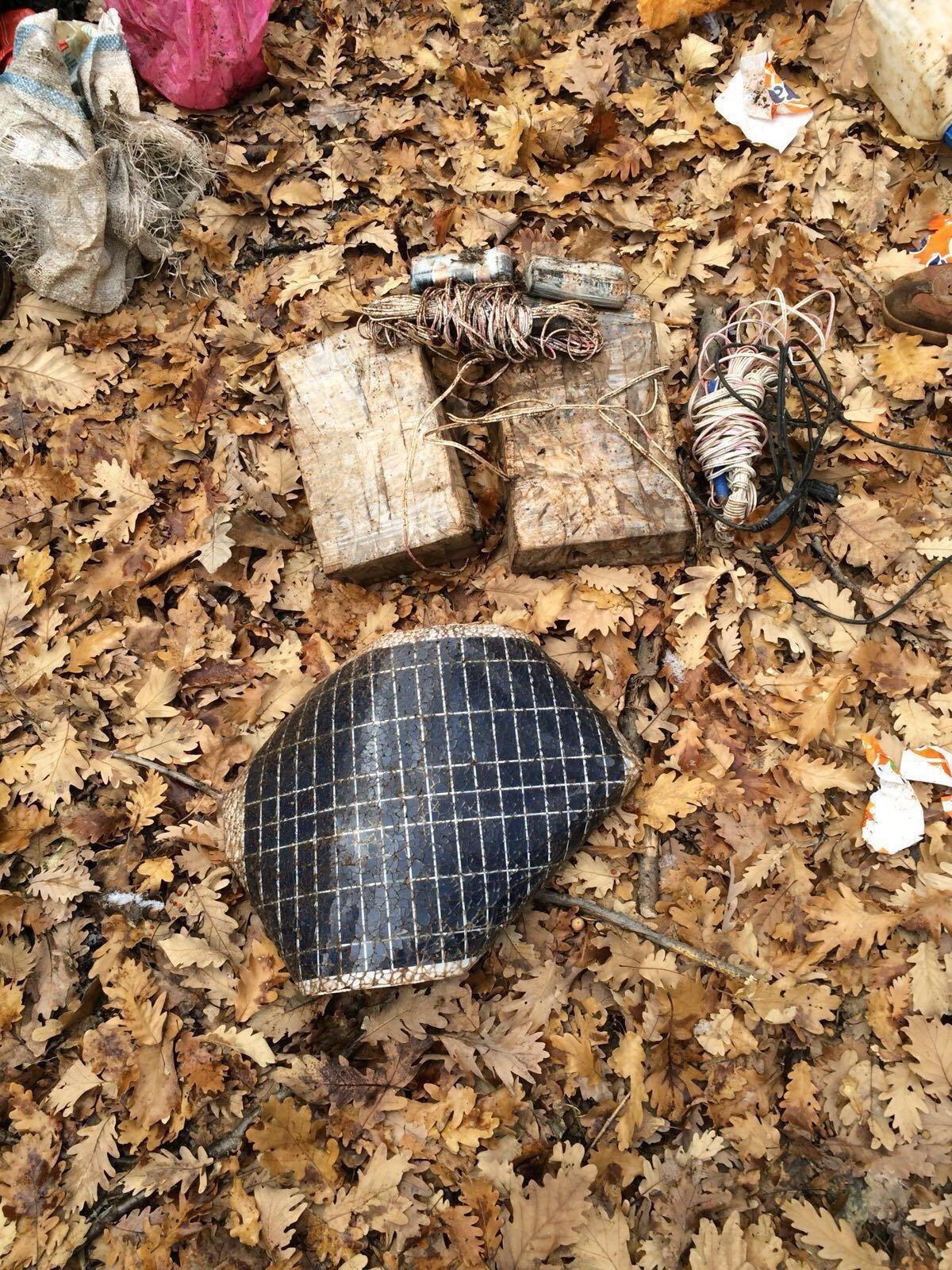 Bingöl’de topağa gömülü terörist cesedi ve patlayıcı bulundu