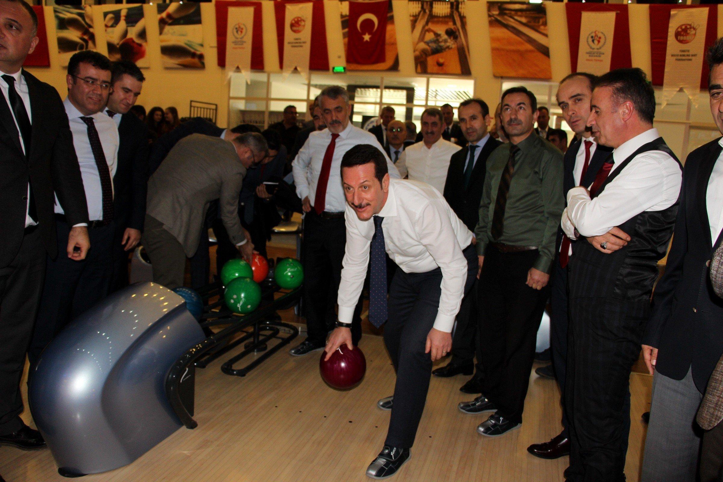 Türkiyenin en büyük bowling salonu açıldı
