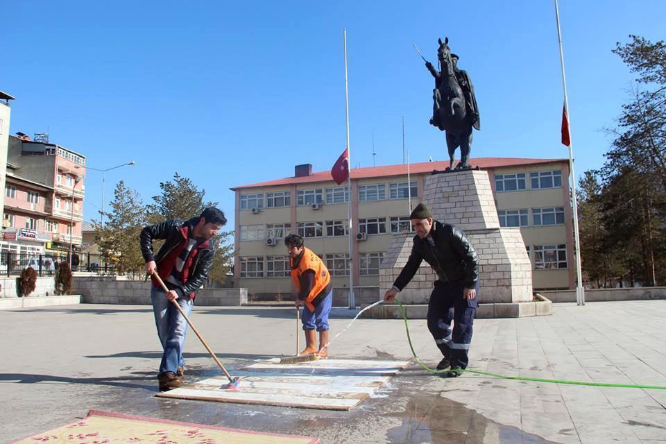 Meydanda halı yıkamalı protesto