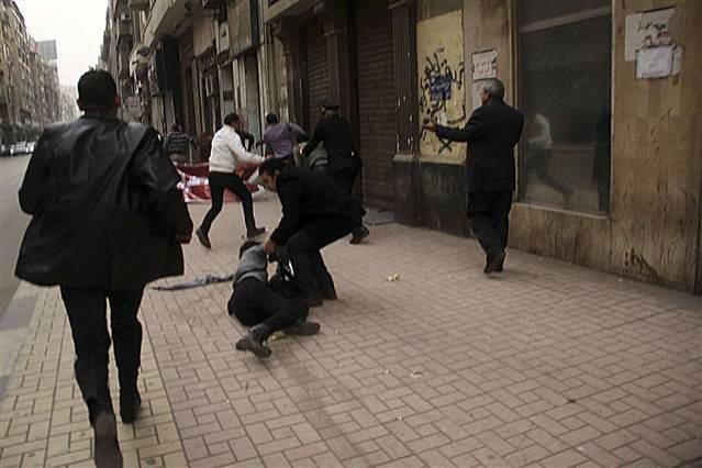 Mısırda kadın gösterici böyle öldürüldü