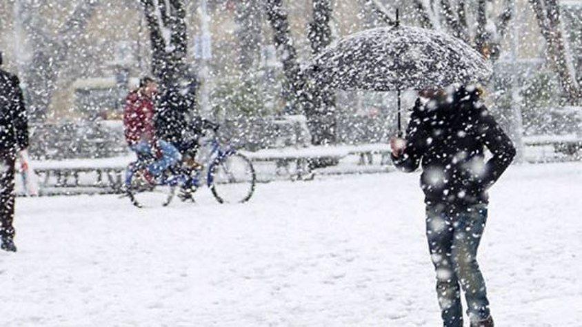 Meteoroloji saat verdi: Kar geliyor (İstanbul hava durumu)