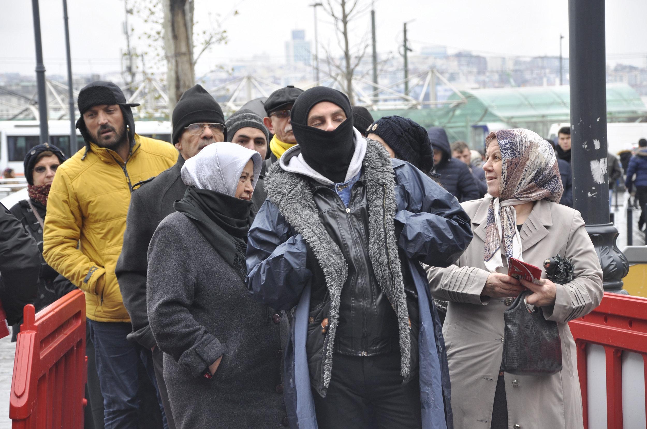 Nimet ablada Milli Piyango kuyruğu