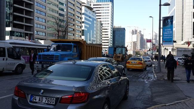 İstanbulda trafik bugün neden felç