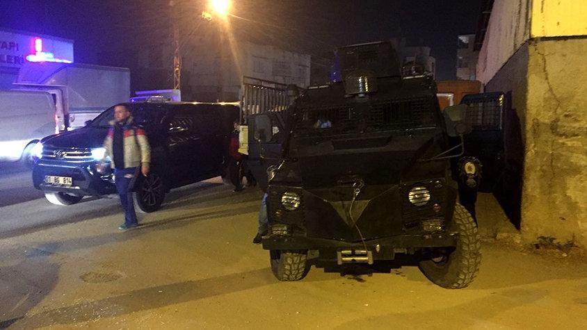 Adanada polis karakolu yakınında patlama