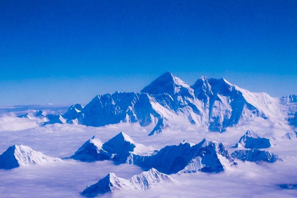 Everestin zirvesi insan dışkıları yüzünden mikrop saçıyor