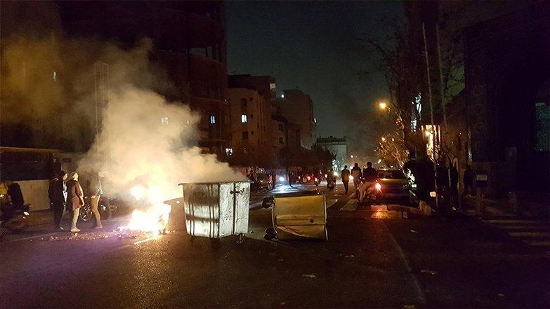 İranda tansiyon düşmüyor: 2 ölü