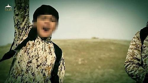 IŞİD, ajanlıkla suçladığı rehineyi bir çocuğa infaz ettirdi