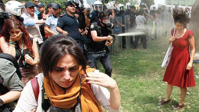Kırmızılı kadın davasında polis amiri, amir polisleri suçladı