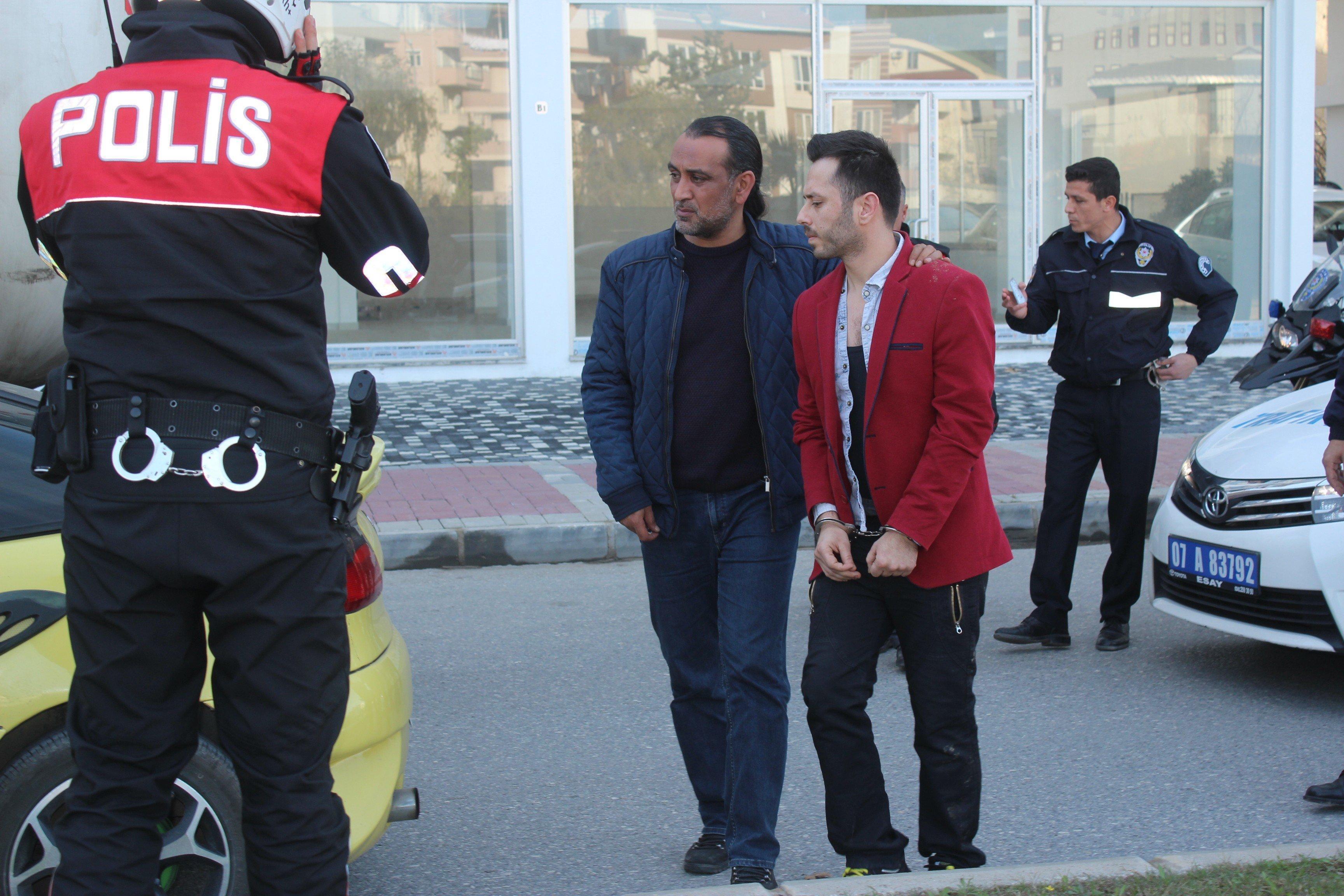 Antalyada polislerden TIR şoförüne otomobili sıkıştır talimatı