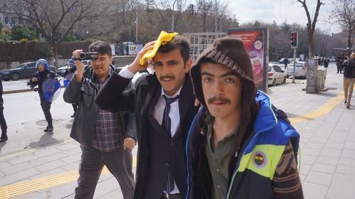 Ankara Üniversitesinde taşlı-sopalı kavga