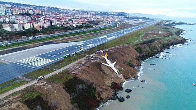 Trabzonda pistten çıkan uçak için çalışmalar sürüyor