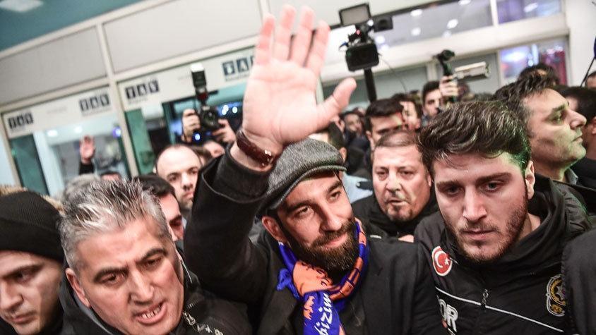 Medipol Başakşehirin yeni transferi Arda Turan İstanbulda