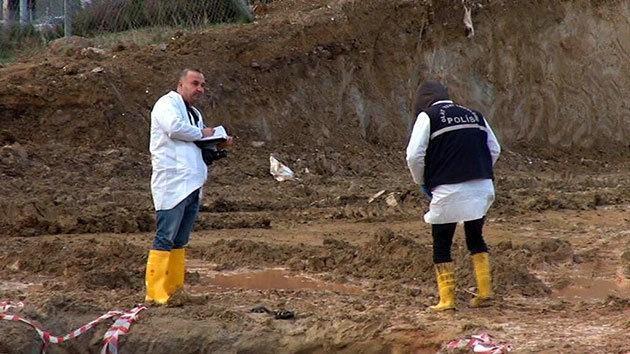 İzmir Karabağlarda 5 ve 7 yaşlarındaki iki kardeş çamura saplanıp can verdi
