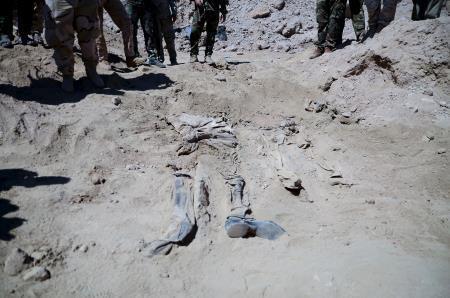 Tikritte askerlerin gömüldüğü toplu mezarlar bulundu
