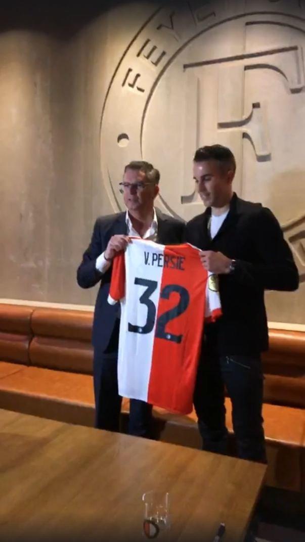 Feyenoord Robin van Persieye imzayı attırdı