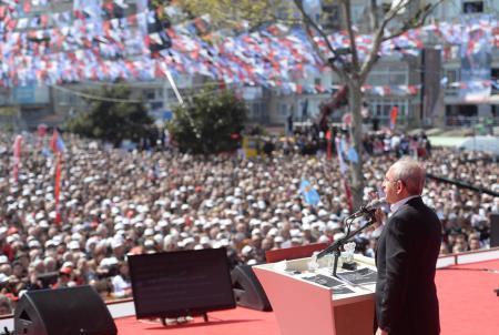 CHP ilk mitingini İstanbulda yaptı
