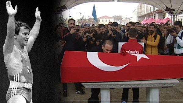 Türk bayrağına sarılı Naim Süleymanoğlunun tabutunu öpen Leonidis kovuldu