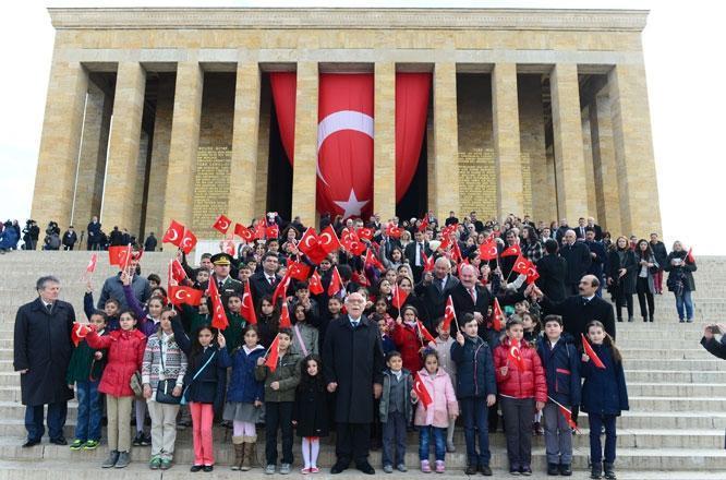 Ankaradaki resmi törenler Anıtkabir ziyareti ile başladı