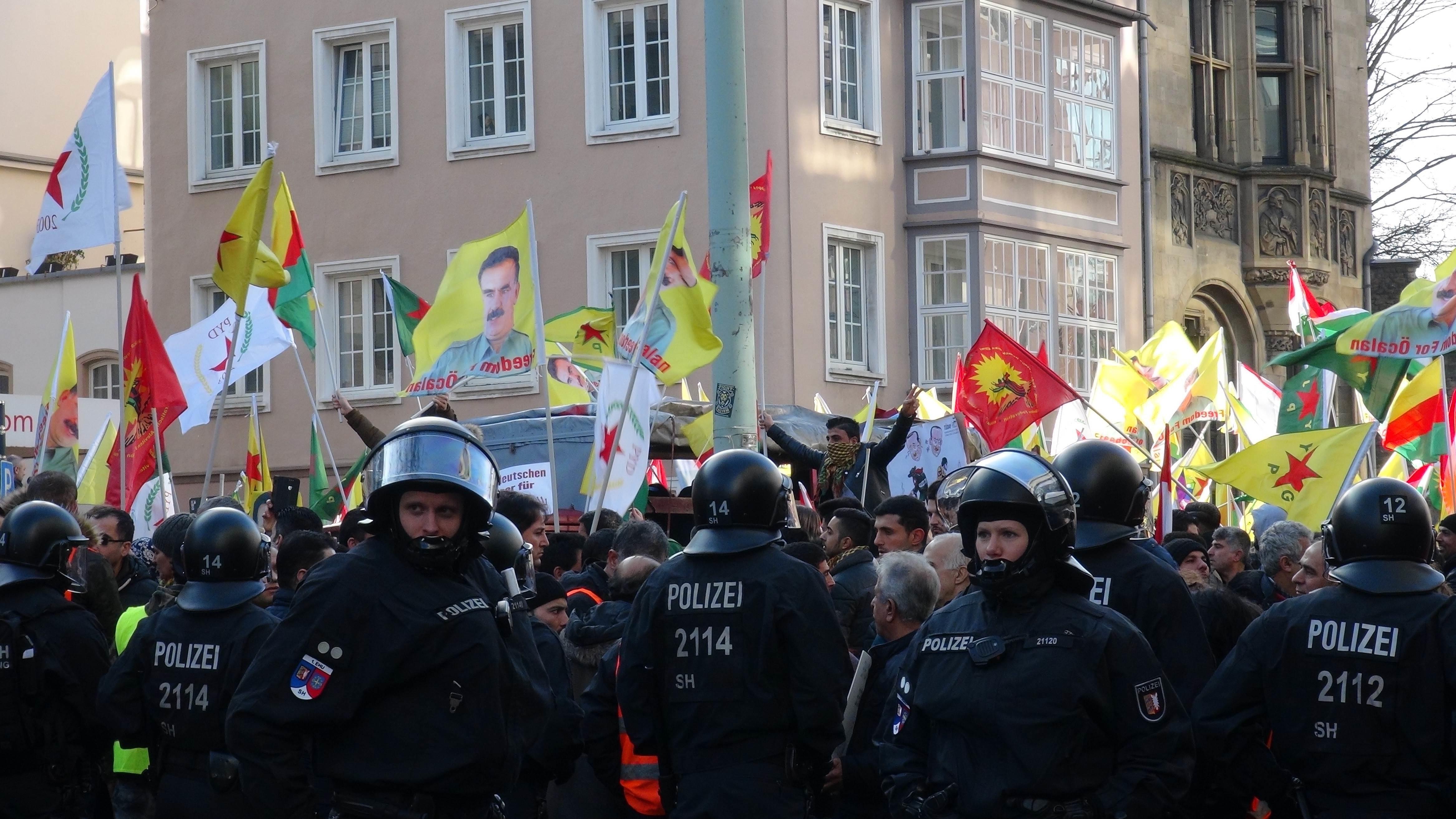 Almanyada yasa dışı PKK yürüyüşü durduruldu