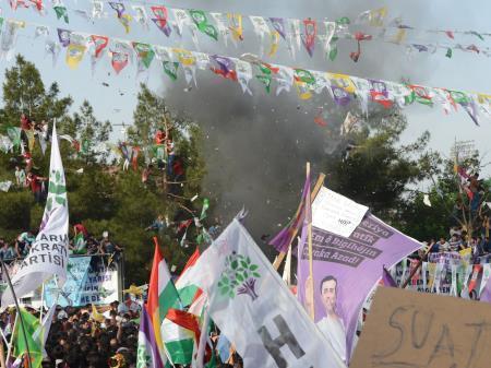 HDP Diyarbakır mitingine çifte bomba
