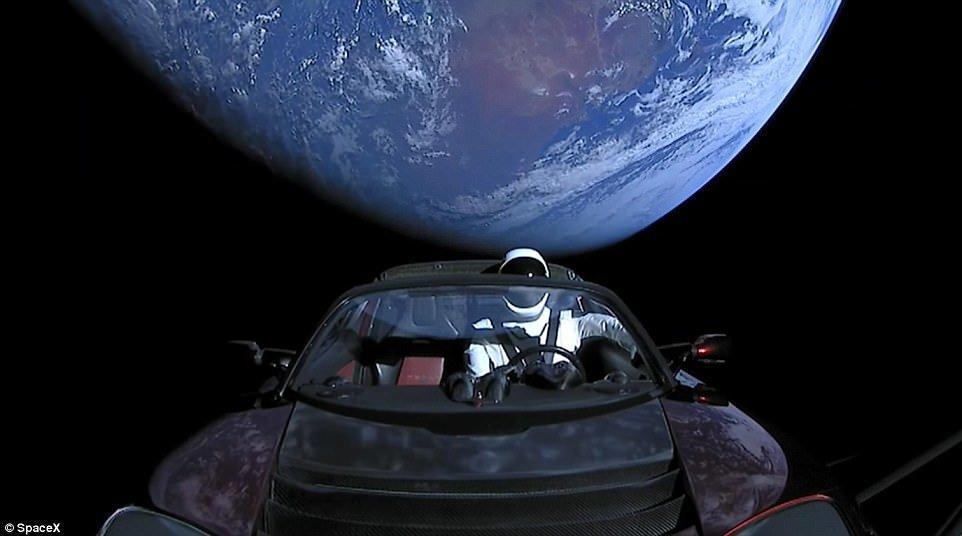 Elon Musk, Düz Dünya Teorisyenlerini susturdu