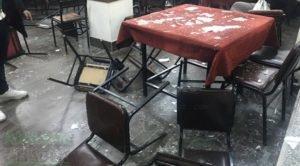 Bursaspor taraftarları Manisa’da kahveyi bastı Amcalardan sandalyeli savunma…