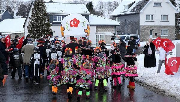 Belçikanın Türk köyünde karnaval coşkusu