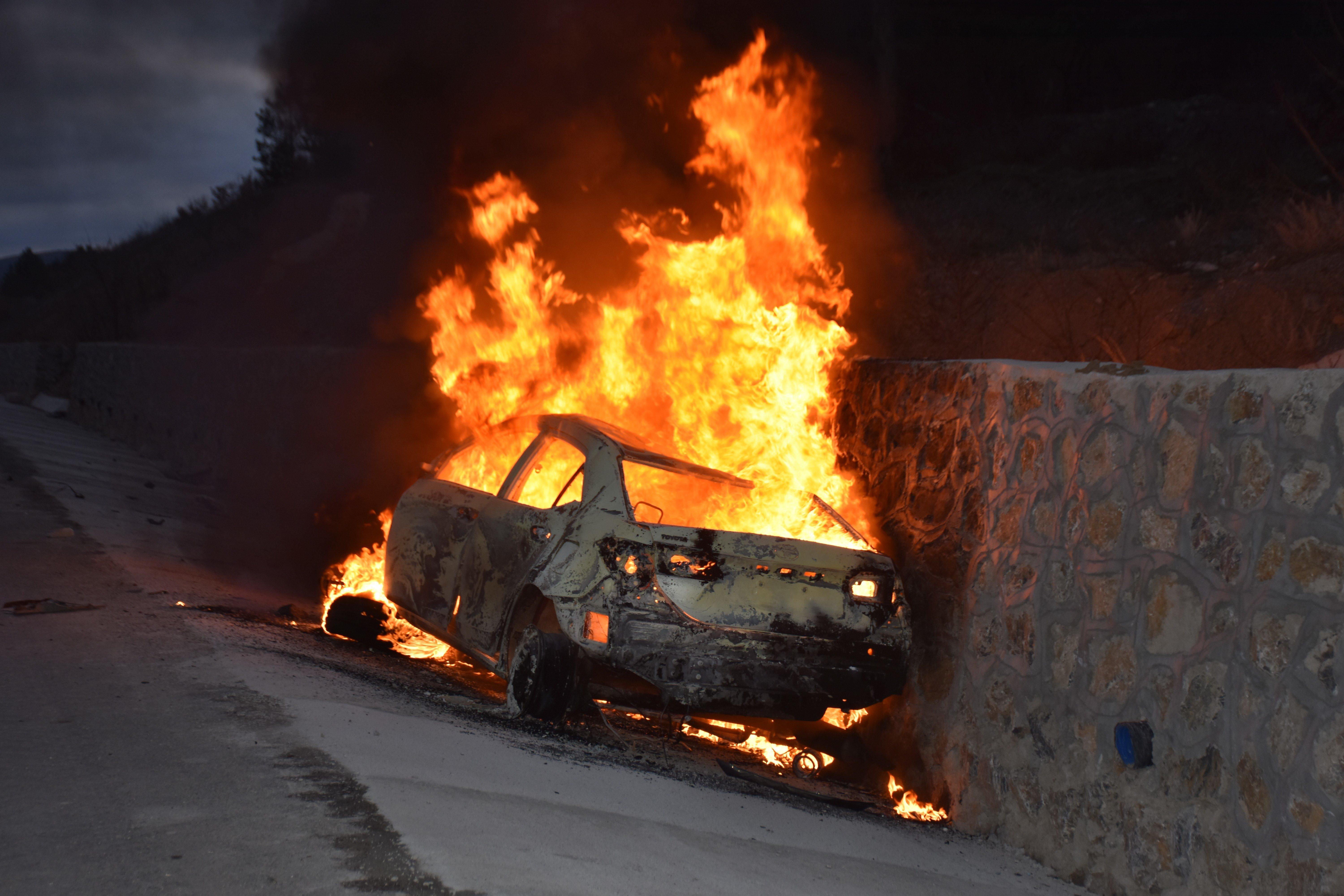 Korkunç kaza: 5  kişi yanarak öldü