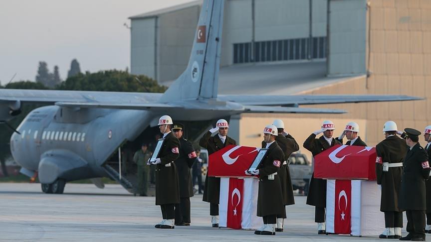 İzmirde şehit olan askerlere tören