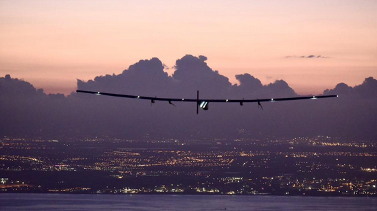 Güneş enerjisiyle çalışan Solar Impulse 2 turunu tamamladı