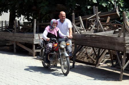 Hamide Nine, 98 yaşında motosiklet kullanmayı öğrendi