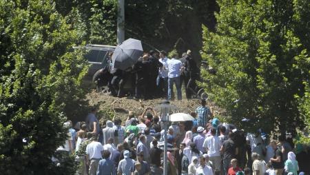 Soykırım anmasında Sırbistan Başbakanına saldırı
