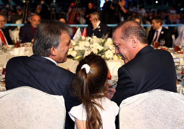 Erdoğan ve Gül İstanbulda iftarda buluştu