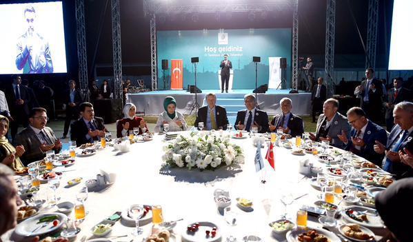 Erdoğan ve Gül İstanbulda iftarda buluştu