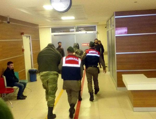 Yanlışlıkla Türkiyeye geçen 2 Yunan askeri tutuklandı